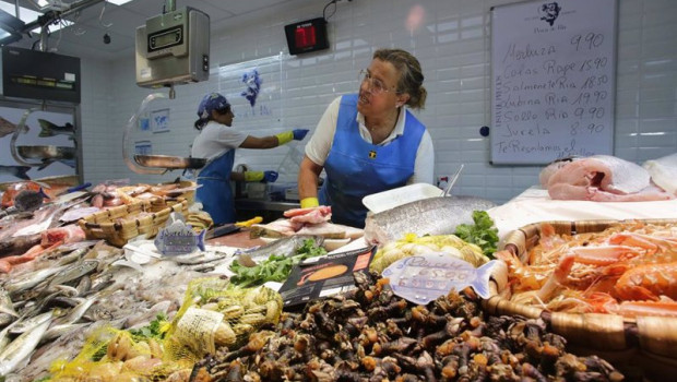 ep archivo   un puesto de venta de alimentos en un mercado