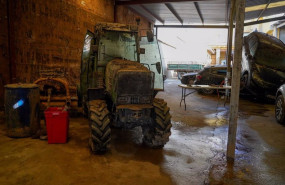ep archivo   un tractor lleno de barro en valencia tras la dana