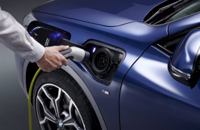 ep carga de un coche electrificado