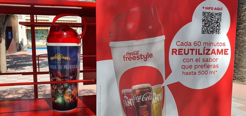 ep coca cola y parque warner instalan un dispensador de bebidas ep coca cola y parque warner instalan un dispensador de bebidas