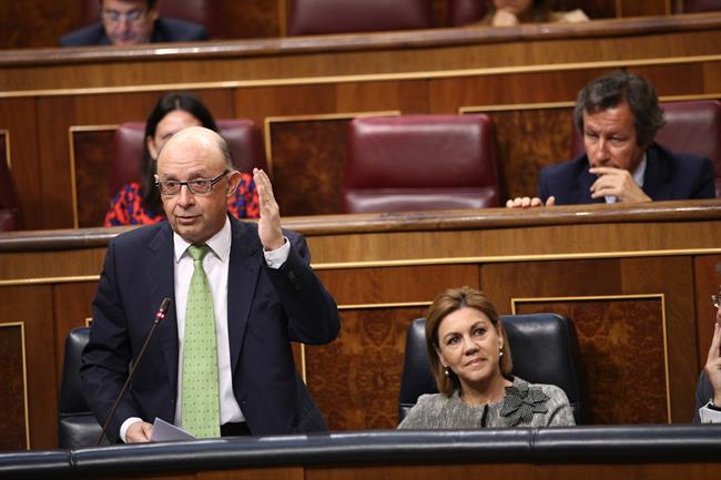 Cospedal y Cristóbal Montoro en la sesión de control al Gobierno en el Congreso | EUROPA PRESS ep cospedalcristobal montorola sesioncontrolgobiernocongreso