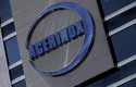 ep detalle del logo de acerinox en el edificio de su sede en madrid