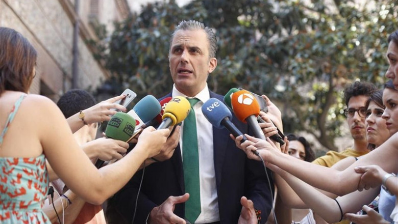 El ecretario general de Vox y portavoz de esta formación en el Consistorio madrileño, Javier Ortega Smith, ofrece declaraciones a los medios de comunicación a la salida de la comisión de vicealcaldía en la Plaza de la Villa de Madrid. | Eduardo Parra - Europa Press ep ecretario generalvoxportavozesta formacionconsistorio madrileno javier ortega smith ofrece declaracioneslos medioscomunicacionla salidala comisionvicealcaldiala plazala villamadrid