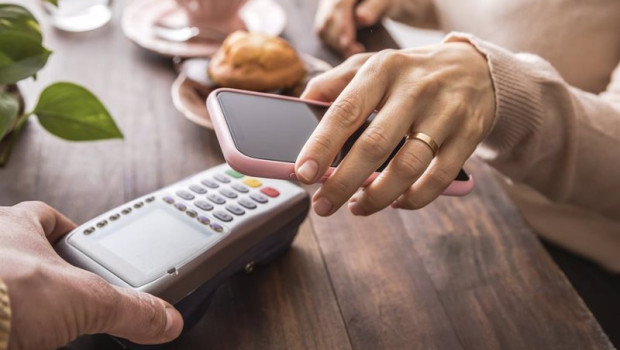ep el 91 de los jovenes elige el movil como medio de pago favorito segun pecunpay y visa