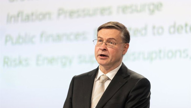 ep el comisario de economia y productividad valdis dombrovskis en una rueda de prensa desde bruselas