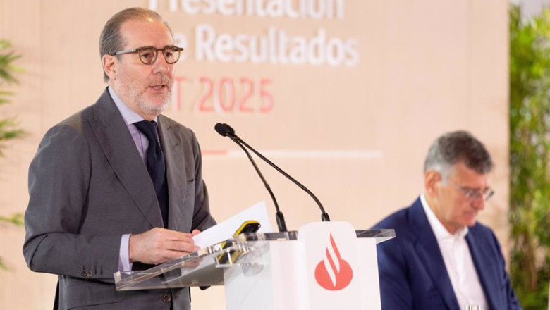ep el consejero delegado hector grisi durante una rueda de prensa en la ciudad del grupo santander a ep el consejero delegado hector grisi durante una rueda de prensa en la ciudad del grupo santander a