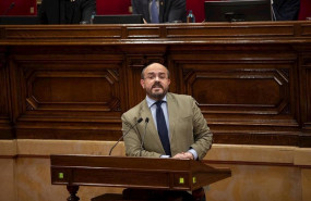 ep el lider del pp catalan alejandro fernandez en su intervencion en el pleno del parlament del 27