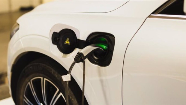 ep el mantenimiento de un coche electrico premium es un 85 mas que caro que uno convencional segun
