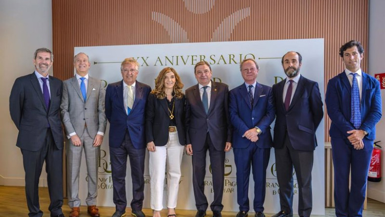 ep el ministro de agricultura luis planas y representantes de grandes pagos del olivar