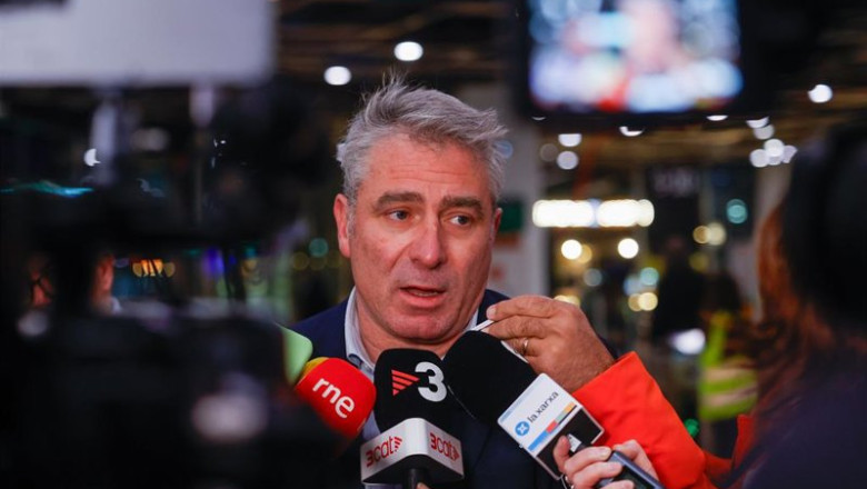 ep el portavoz de renfe en cataluna antonio carmona atiende a los medios en la estacion de sants en