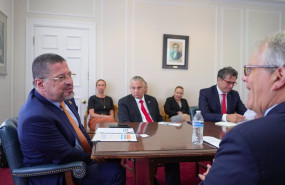 ep el presidente de costa rica rodrigo chaves en una reunion con responsables de intel