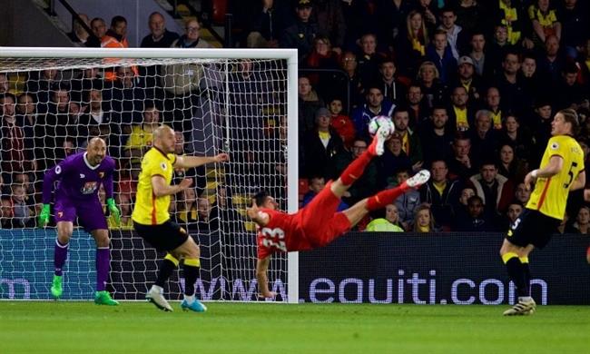 Emre Can ejecuta la chilena del 0-1 ante el Watford | LIVERPOOL FC ep emre can ejecutachilena0-1watford