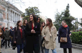 ep la jefa de la oposicion del parlamento de cataluna lorena roldan y otras mujeres de ciudadanos