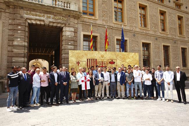 Lambán ha recibido hoy a la SD Huesca en el edificio Pignatelli | DGA ep lambanrecibido hoyla sd huescaedificio pignatelli