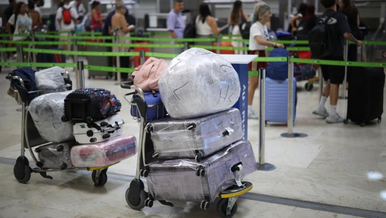 Maletas en un carrito en el Aeropuerto Adolfo Suárez Madrid-Barajas, a 3 de julio de 2026, en Madrid (España). | Alejandro Martínez Vélez - Europa Press ep maletas en un carrito en el aeropuerto adolfo suarez madrid barajas a 3 de julio de 2026 en