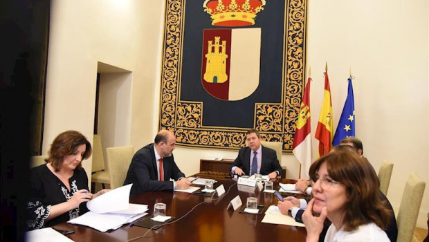 ep reunion de emiliano garcia-page con gobierno regional y agentes sociales 25 de marzo de 2020