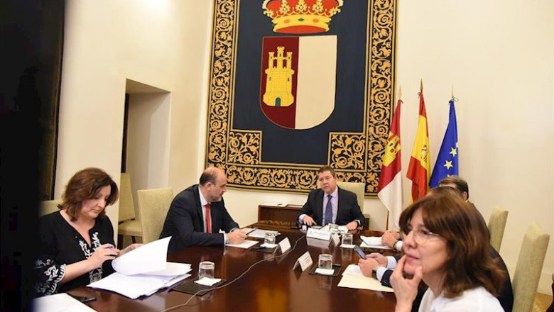 ep reunion de emiliano garcia-page con gobierno regional y agentes sociales 25 de marzo de 2020