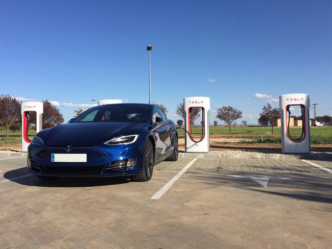 Supercargador de Tesla en la A-31 | TESLA ep supercargadorteslala a-31