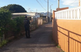 ep un agentepoliciaentornola viviendasuceso
