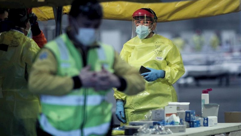 ep un sanitario del summa totalmente protegido trabaja en el hospital provisional de ifema centrado ep un sanitario del summa totalmente protegido trabaja en el hospital provisional de ifema centrado
