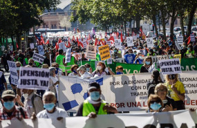 ep varios cientos de personas participan en una manifestacion contra el recorte en el presupuesto de