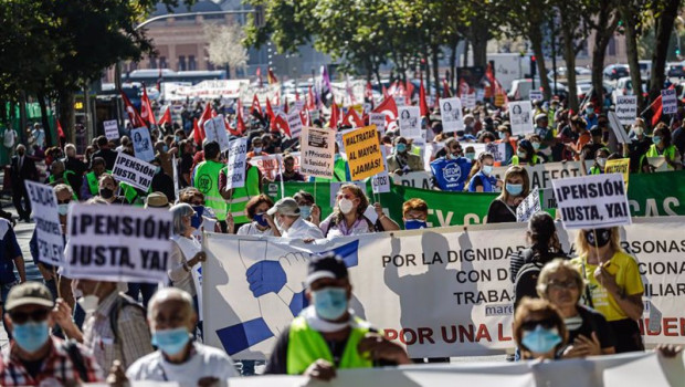ep varios cientos de personas participan en una manifestacion contra el recorte en el presupuesto de