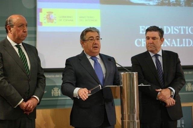 Zoido con los directores de la Policía y la Guardia Civil. Foto de recurso | EUROPA PRESS ep zoidolos directoresla policiala guardia civil fotorecurso