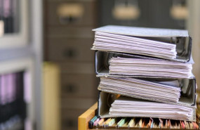 1609228877 documentos negros apilados oficina43157 655 1609228877 documentos negros apilados oficina43157 655