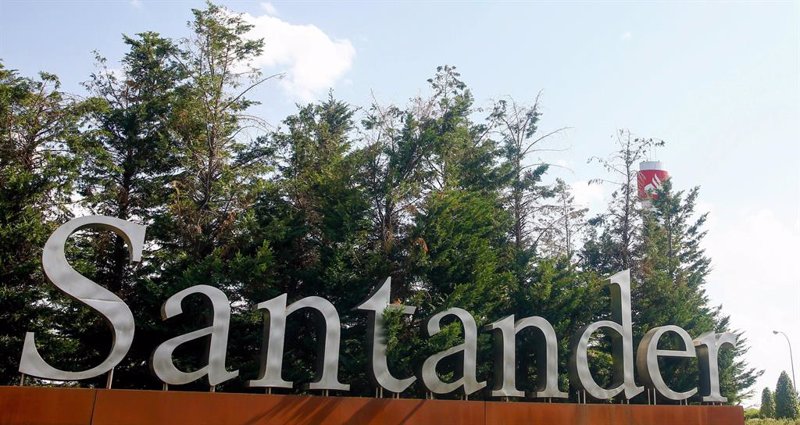 Santander asoma la cabeza por encima de la directriz bajista principal