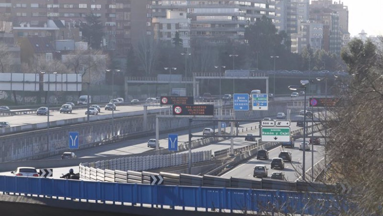 ep archivo   imagen del trafico de vehiculos en madrid