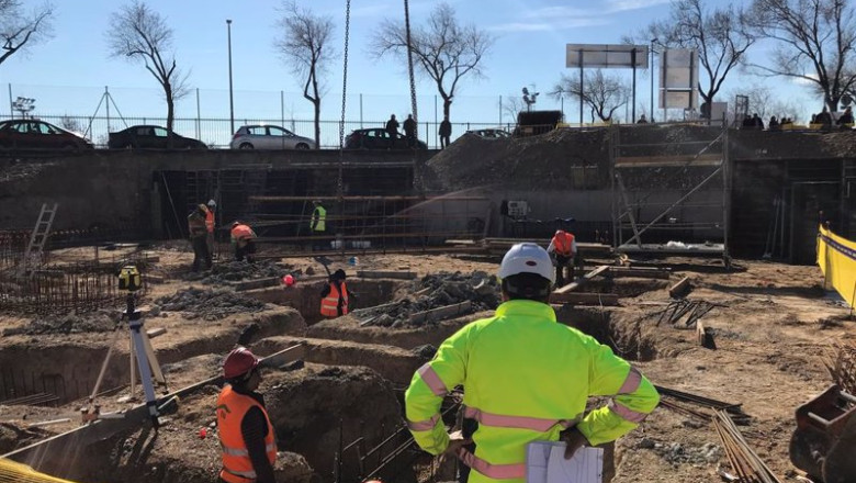 EUROPA PRESS - Archivo ep archivo operarios trabajando en una obra 20221212093502