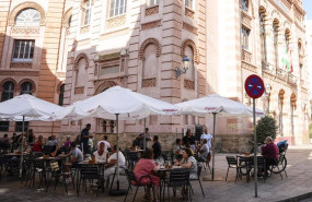 ep archivo   un bar en cadiz capital junto al teatro falla