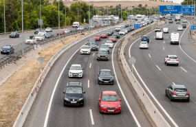 ep archivo   varios vehiculos en la a3 en madrid espana
