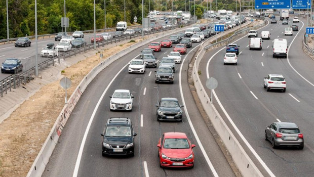 ep archivo   varios vehiculos en la a3 en madrid espana