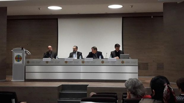 ep de izqda a drcha el director de obras misionales pontificias el presidente de la acdp el