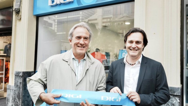 ep el chief commercial officer de digi espana angel alvarez y el ex jugador del athletic club de