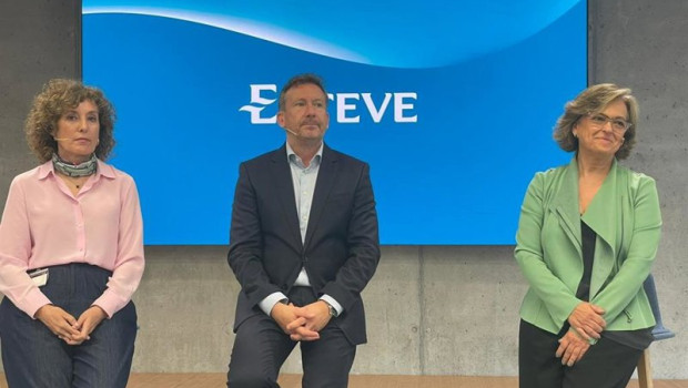 ep el consejero delegado de esteve staffan schuberg la directora financiera de la compania roser