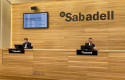 ep el director financiero de banco sabadell leopoldo alvear y el consejero delegado cesar