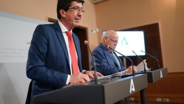 ep el vicepresidente de la junta juan marin y el consejeor de salud y familias jesus aguirre en