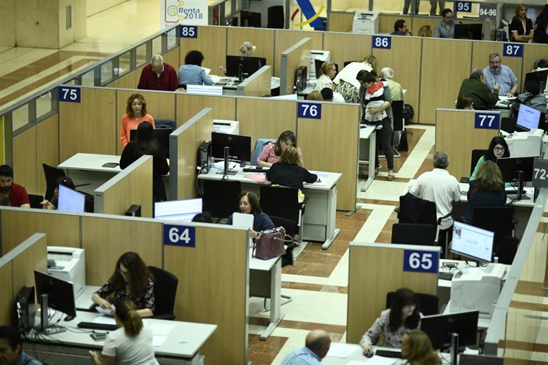 El Gobierno acuerda subir el salario de los funcionarios hasta un 3,5% para 2023