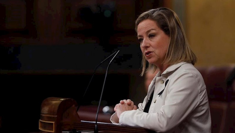 La diputada de CC, Ana Oramas, durante su intervención en el pleno del Congreso, este miércoles, en el que el jefe del Ejecutivo expone los resultados de los últimos consejos europeos y los motivos por los que solicita una nueva prórroga del estado de ala | Pool ep la diputada de cc ana oramas durante su intervencion en el pleno del congreso este miercoles en