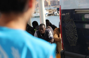 ep la embarcacionsalvamento maritimo alcor recoge50 inmigrantes subsaharianoshabian llegadomadrugadalas islas chafarinas enpatera compuesta3 menores 10 mujeres37 hombres