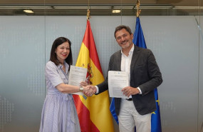 ep la presidenta y consejera delegada de cofides angela perez y el fundador de bolsa social jose