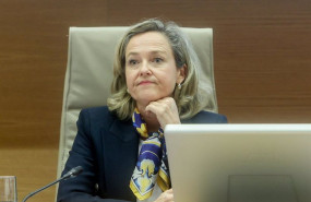 ep la vicepresidenta primera del gobierno y ministra de economia comercio y empresa nadia calvino