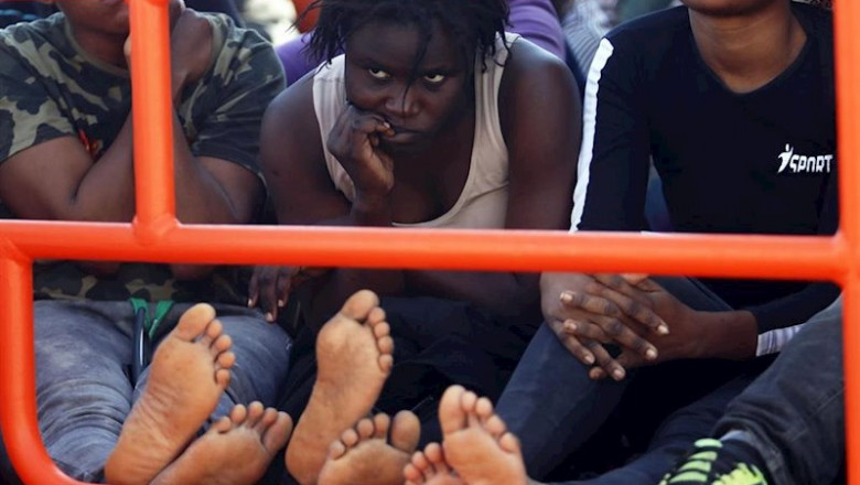ep llegada al puerto malaga de 75 personas donde han sido rescatadas por salvamento maritimo cuando ep llegada al puerto malaga de 75 personas donde han sido rescatadas por salvamento maritimo cuando