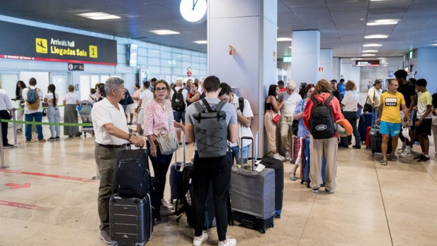 ep llegada de pasajeros a la terminal 1 del aeropuerto adolfo suarez madrid barajas a 14 de agosto