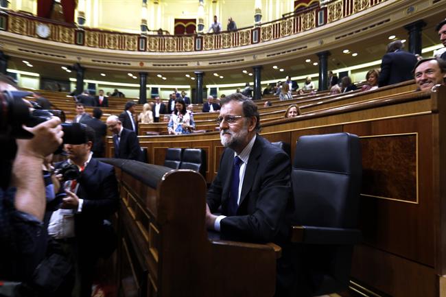 Mariano Rajoy, en su escaño ante los fotógrafos | EUROPA PRESS - Archivo ep mariano rajoy enescanolos fotografos