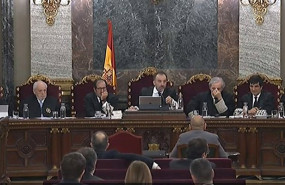 ep mesa del tribunal durante la declaracion como testigo del sargento de los mossos desquadra el