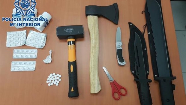 ep notaprensa la policia nacional detieneun hombre armadovarios cuchi