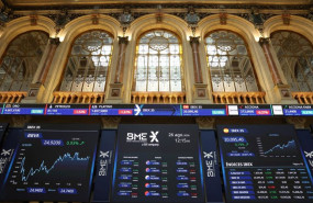 ep pantalla con datos del ibex en el palacio de la bolsa de madrid a 26 de agosto de 2026 en madrid